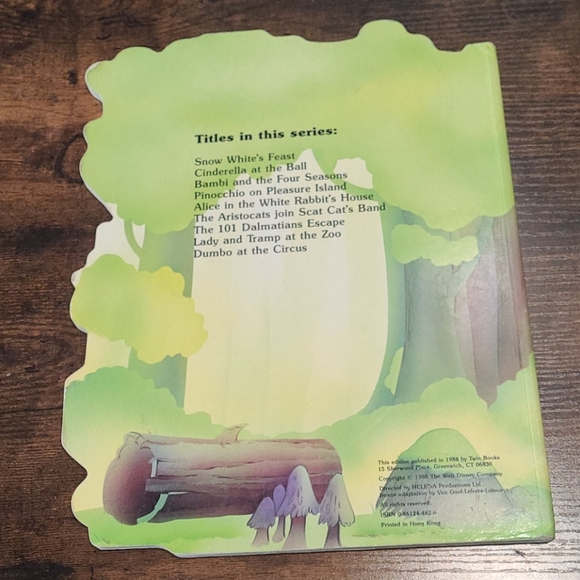 Lot of 4 vintage Walt Disney books. - Picture 6 of 13